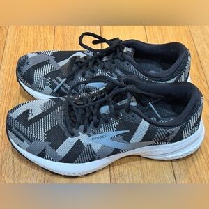 Brooks Launch 6 Running Shoes Womens, size 6.5. Black & Gray